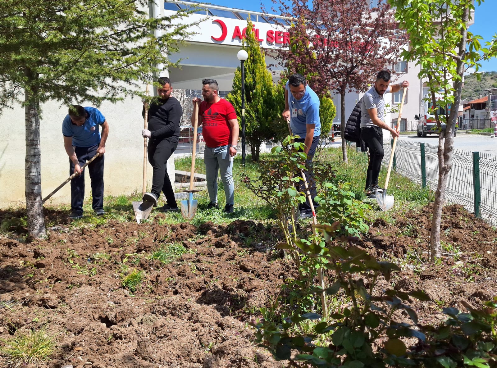 Hastane bah�esi yenileniyor