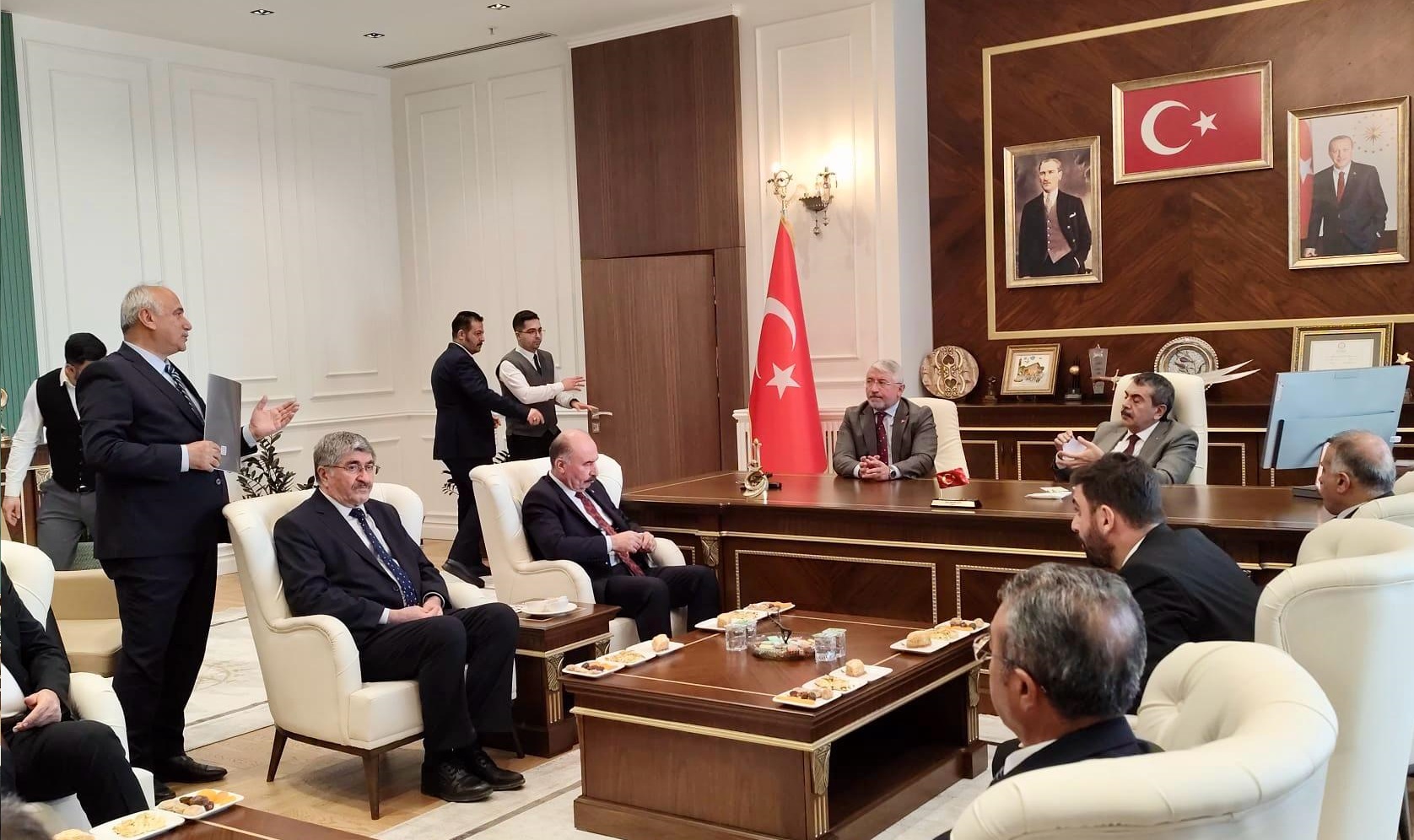 ?skilip�in E?itim Taleplerine Bakan Tekin�den G��l� Destek