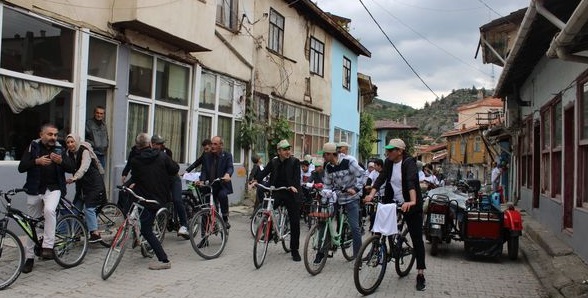 107 kişi pedal çevirdi