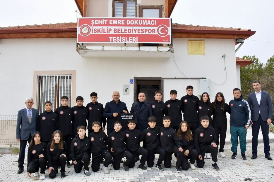 Şampiyon güreşçilere moral ziyareti