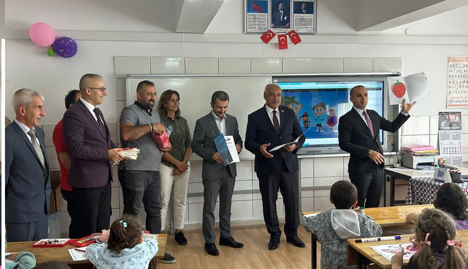 İsdak Derneği’nden minik öğrencilere anlamlı hediye