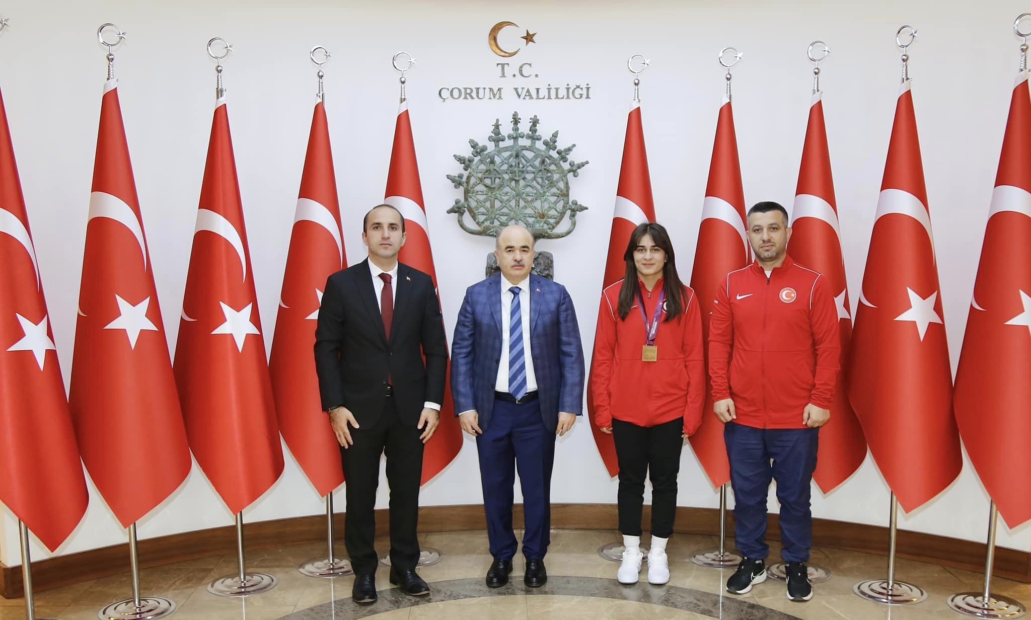 Şampiyon Özdenur Özmez'den Vali Dağlı'ya ziyaret