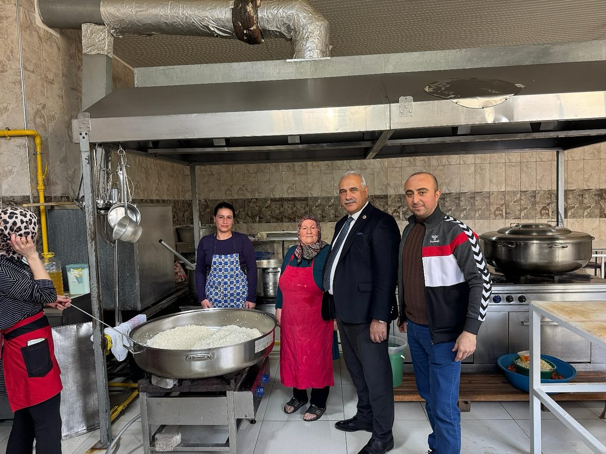 Her g�n 300 haneye s?cak yemek ula?t?r?l?yor