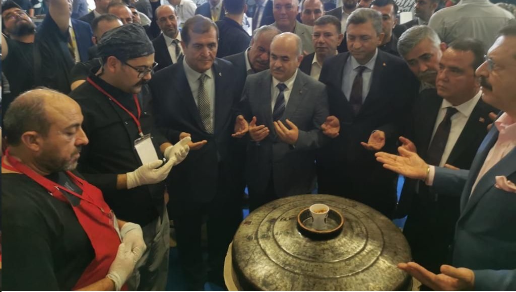 DOLMA KAZANININ KAPAĞI VALİ ZÜLKİF DAĞLI TARAFINDAN DUALARLA AÇILDI