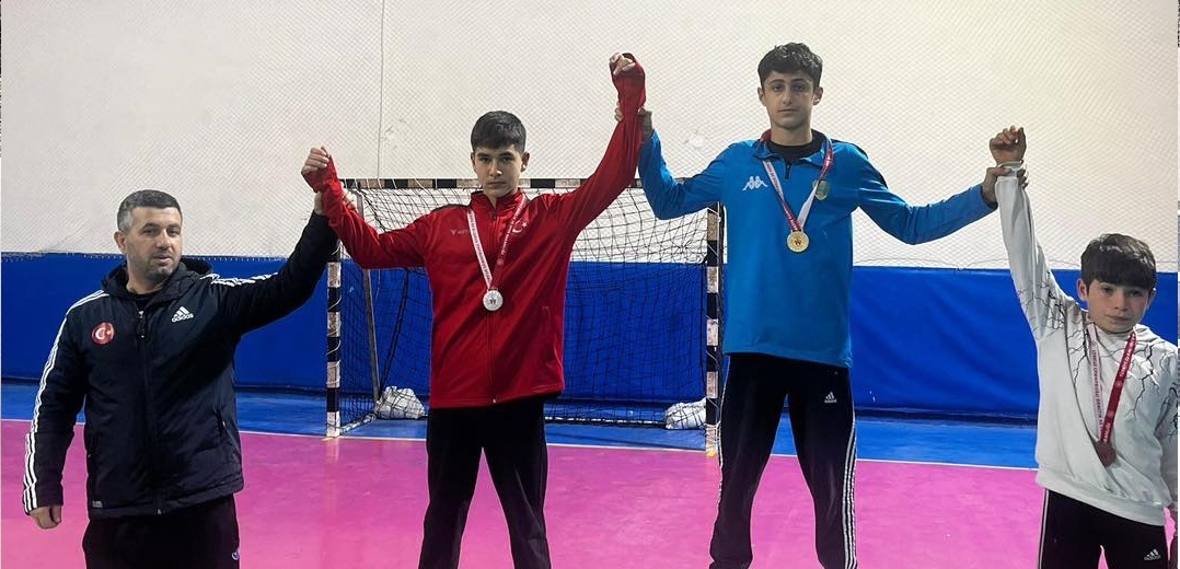 Güreş takımı başarıdan başarıya koşuyor