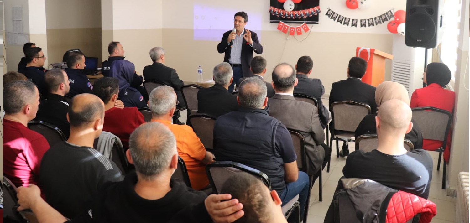 “CUMHURİYETE GİDEN YOL” KONFERANSI 