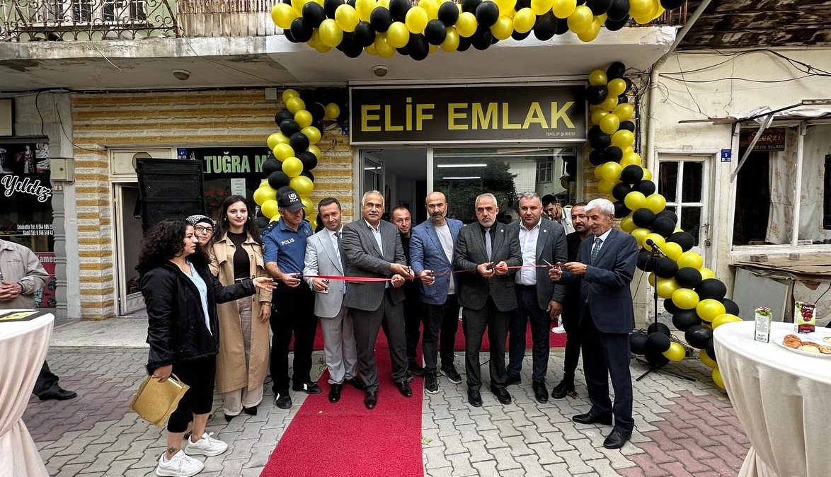 Elif Emlak dualarla hizmete girdi