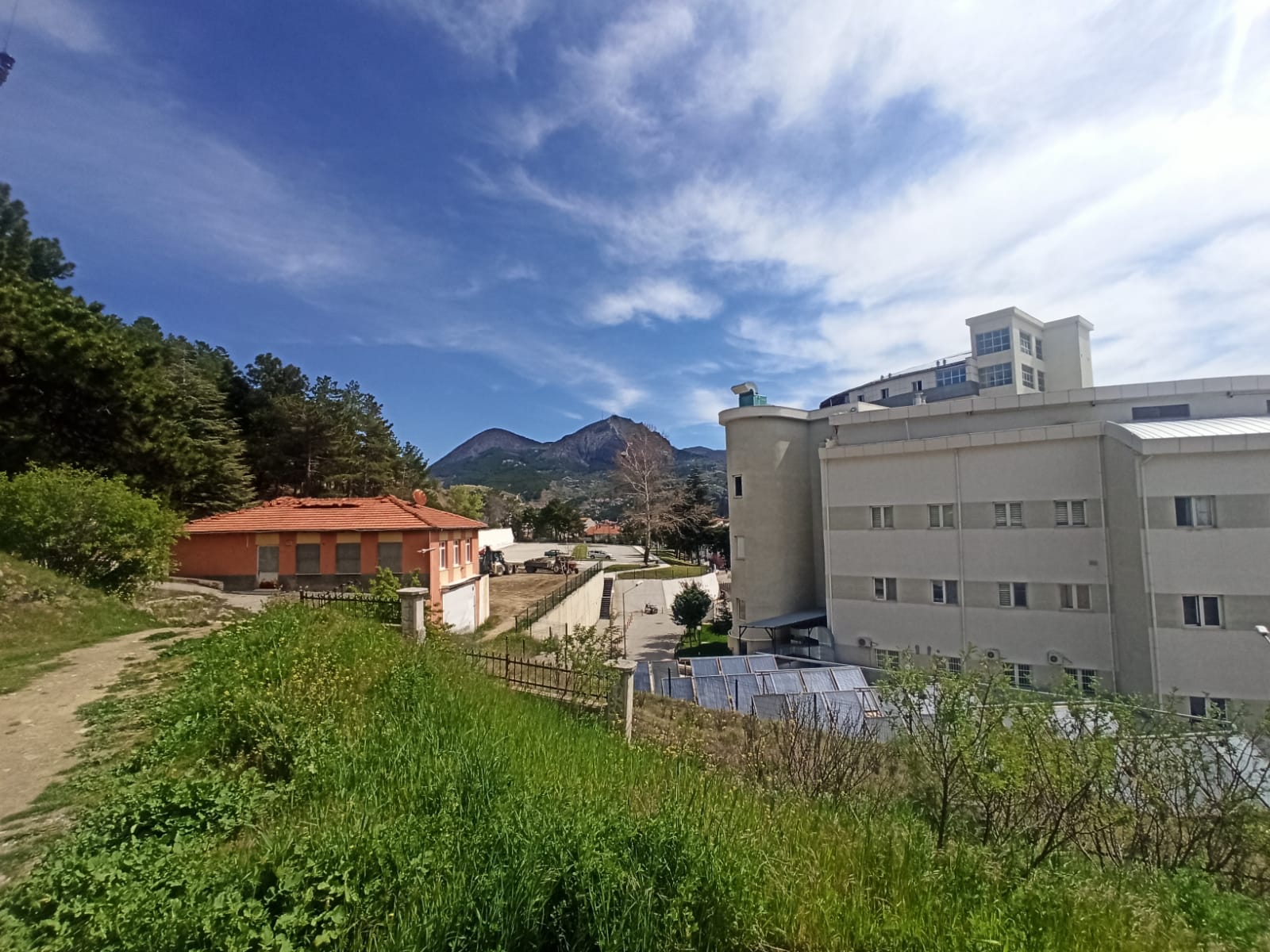 ?skilip At?f Hoca Devlet Hastanesi'nde �evre D�zenlemesi Devam Ediyor