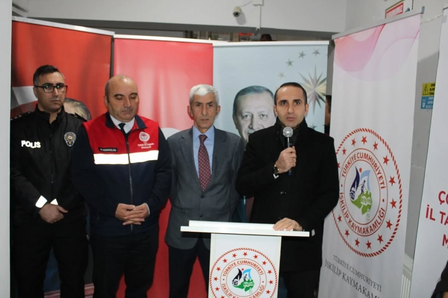 Çiftçilere Çilek Fidesi ve Ceviz Fidanı Dağıtıldı