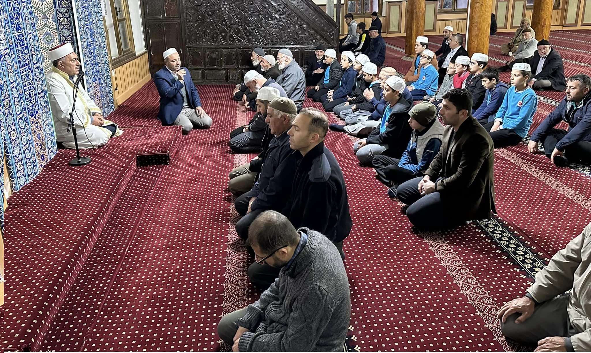 ELLER “MAZLUMLARA DUA, FİLİSTİN’E VEFA “ İÇİN SEMAYA AÇILDI