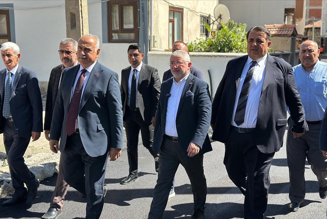 Sıcak asfalt çalışmaları sahada incelendi