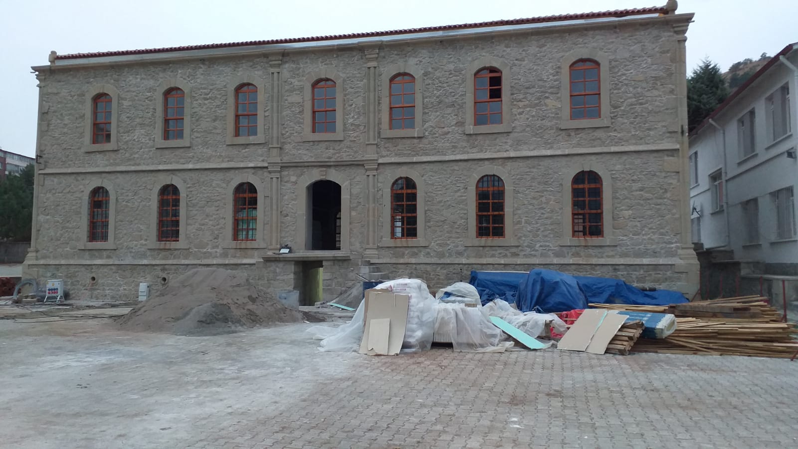 BİTMEYEN RESTORASYON; REDİF KIŞLASI