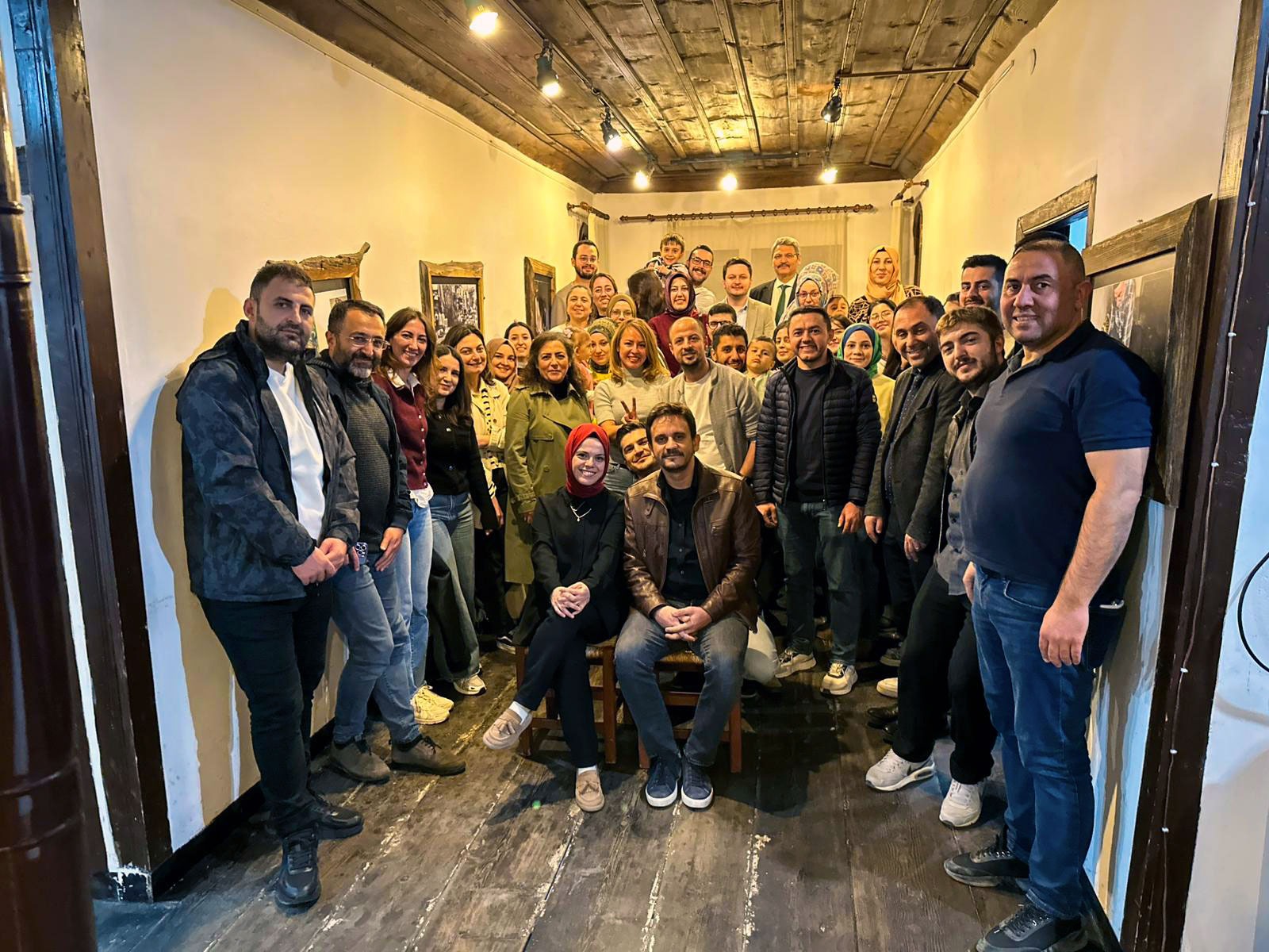 Op. Dr. Tayfun ve Uzm. Dr. Esra Akmercan çiftine duygusal uğurlama